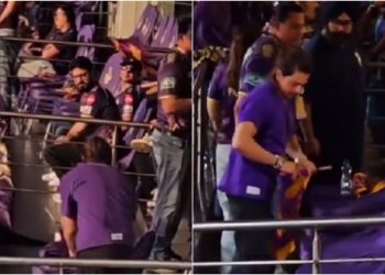 Watch: A video of Shah Rukh Khan picking up fallen KKR flags gets viral