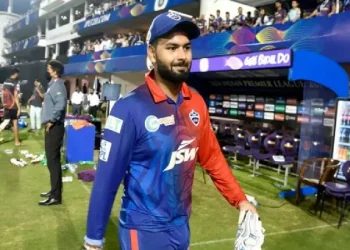 Rishabh Pant's batting position in the Mumbai Indians game, Aakash Chopra said, "Seemed like it wasn't his decision." 1 Rishabh Pant's batting position in the Mumbai Indians game, Aakash Chopra said, "Seemed like it wasn't his decision."