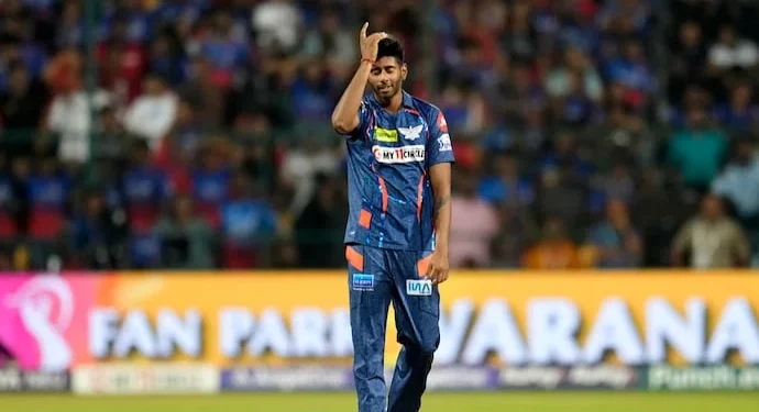 "Take the pressure and let the ball take care of the rest." - Matthew Hayden's guidance when dealing with Mayank Yadav 1 "Take the pressure and let the ball take care of the rest." - Matthew Hayden's guidance when dealing with Mayank Yadav