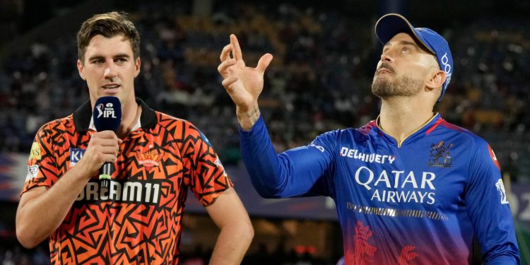 At toss, Faf du Plessis and Cummins talk about the coin-flip issue in RCB vs. SRH 1 At toss, Faf du Plessis and Cummins talk about the coin-flip issue in RCB vs. SRH