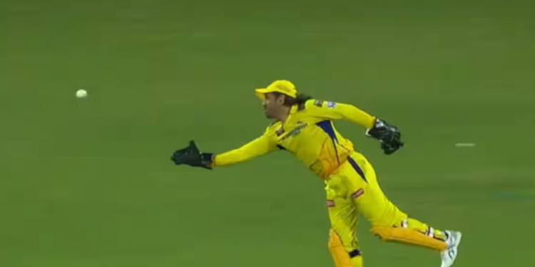 IPL 2024: MS Dhoni throws a catch to give Andre Russell a chance at redemption, and the clip becomes viral 1 IPL 2024: MS Dhoni throws a catch to give Andre Russell a chance at redemption, and the clip becomes viral