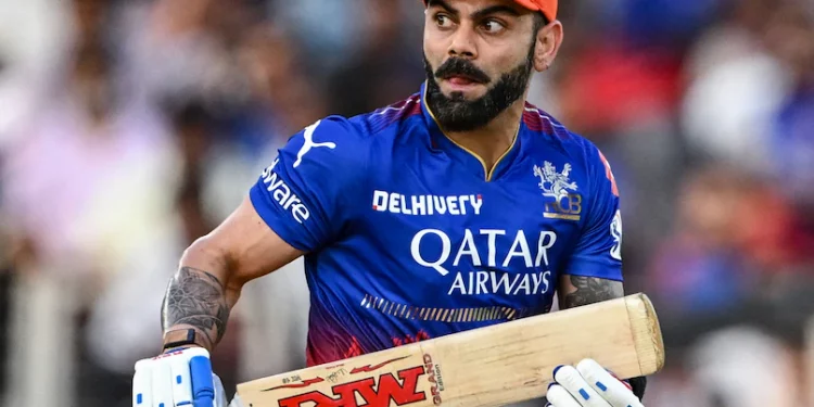 "People believe he's God." Navjot Singh Sidhu defends Virat Kohli following a comment about his strike rate 1 "People believe he's God." Navjot Singh Sidhu defends Virat Kohli following a comment about his strike rate