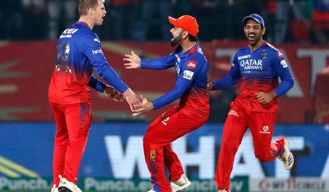 Tom Moody on Virat Kohli's heroics against Punjab Kings: "He's not 21 anymore, but he's always running around like no one else." 1 Tom Moody on Virat Kohli's heroics against Punjab Kings: "He's not 21 anymore, but he's always running around like no one else."