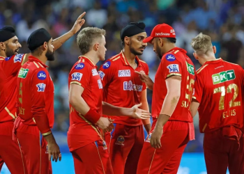 "I ate butter-covered paranthas and neglected to wash my hands." - Aakash Chopra on the poor fielding of the Punjab Kings vs the RCB 9 "I ate butter-covered paranthas and neglected to wash my hands." - Aakash Chopra on the poor fielding of the Punjab Kings vs the RCB