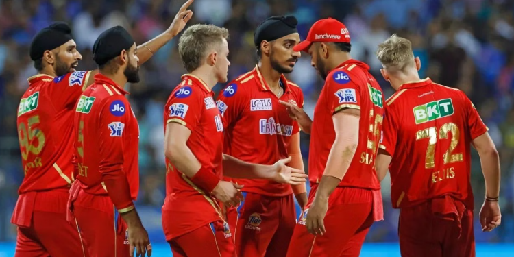 "I ate butter-covered paranthas and neglected to wash my hands." - Aakash Chopra on the poor fielding of the Punjab Kings vs the RCB 1 "I ate butter-covered paranthas and neglected to wash my hands." - Aakash Chopra on the poor fielding of the Punjab Kings vs the RCB