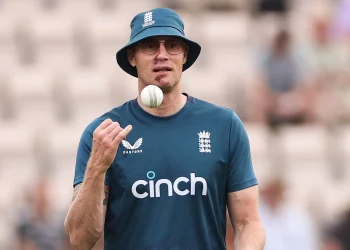 Flintoff Joins England for Pakistan Series