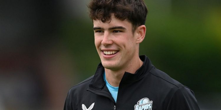 Josh Baker, a Worcestershire spinner, dies at age 20
