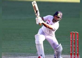 In the Sydney Test of 2021, Ravi Shastri shared how he lifted disheartened Rishabh Pant's spirits with the words, "Aur Khatarnak fashion mein out hoja."