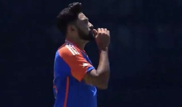 IND vs BAN: Mohammed Siraj lobs ball to square leg after ball slips away in T20 World Cup preparation 1 IND vs BAN: Mohammed Siraj lobs ball to square leg after ball slips away in T20 World Cup preparation