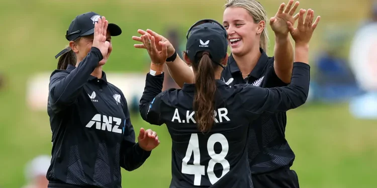 Bella James will miss the NZ vs. SL 2025 ODIs due to a quadricep strain in her right leg; a replacement has been announced. 1 Bella James will miss the NZ vs. SL 2025 ODIs due to a quadricep strain in her right leg; a replacement has been announced.