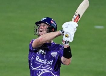 Mitchell Owen led the Hobart Hurricanes to their first victory in the 2024–25 BBL.