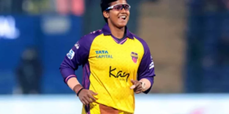 UP CM Yogi Adityanath wishes UPW captain Deepti Sharma well in the 2025 WPL. 1 UP CM Yogi Adityanath wishes UPW captain Deepti Sharma well in the 2025 WPL.