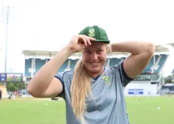 All-arounder Annerie Dercksen receives her first central contract from CSA.