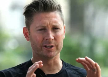 Australia and India will face off in the final, with India winning by one run: Michael Clarke 6 Australia and India will face off in the final, with India winning by one run: Michael Clarke