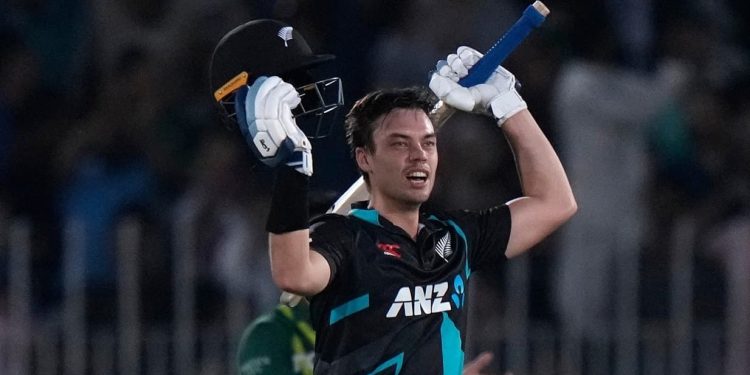 Smith and Chapman lead New Zealand to a resounding victory.