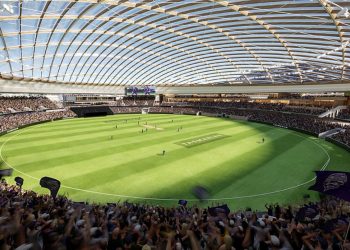 Cricket raises questions about Hobart's roof, casting doubt on it