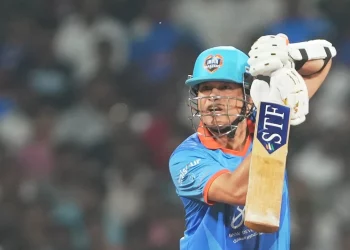 Watch: In the IML 2025 final, Sachin Tendulkar's iconic upper cut evokes memories of the past.