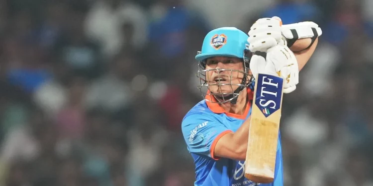 Watch: In the IML 2025 final, Sachin Tendulkar's iconic upper cut evokes memories of the past.