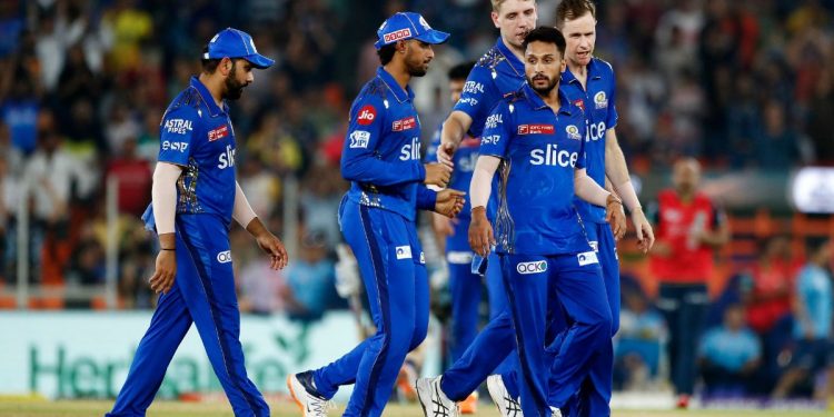IPL2025: Aakash Chopra selects the likely starting lineup for the Mumbai Indians 1 IPL2025: Aakash Chopra selects the likely starting lineup for the Mumbai Indians