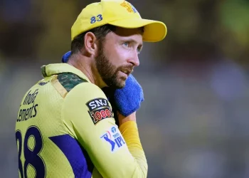 Michael Clarke doesn't comprehend CSK's choice to retire Devon Conway versus PBKS, saying, "It's not like Conway can't hit sixes." 6 Michael Clarke doesn't comprehend CSK's choice to retire Devon Conway versus PBKS, saying, "It's not like Conway can't hit sixes."