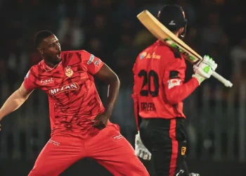 Islamabad United wins three straight games thanks to Holder's all-around courage.