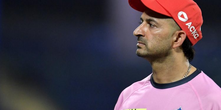 Saliva usage undoubtedly aids in the ball's reverse swing: Mohit Sharma 1 Saliva usage undoubtedly aids in the ball's reverse swing: Mohit Sharma