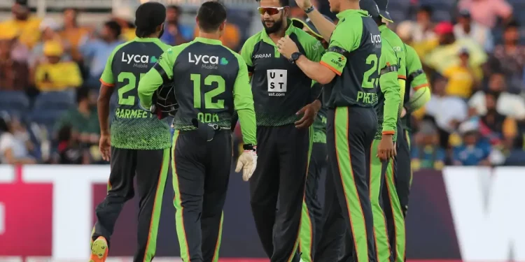 For MLC 2025, David Warner signs with the Seattle Orcas. 1 For MLC 2025, David Warner signs with the Seattle Orcas.