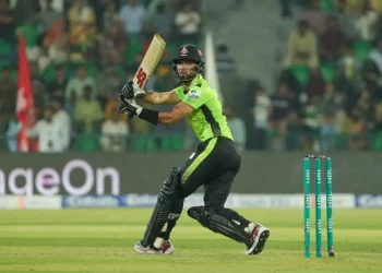 Raza and Mitchell lift Qalandars to second place after thrilling chase against Sultans.