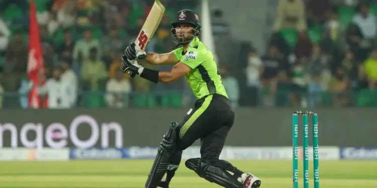 Raza and Mitchell lift Qalandars to second place after thrilling chase against Sultans.