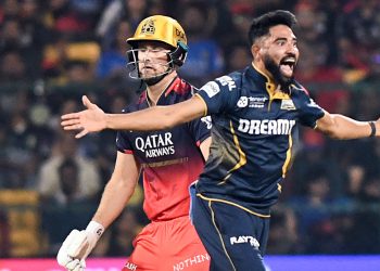 Virender Sehwag praises Mohammed Siraj's bowling effort against the Royal Challengers Bangalore (RCB), saying, "I saw that fire in his performance." 7 Virender Sehwag praises Mohammed Siraj's bowling effort against the Royal Challengers Bangalore (RCB), saying, "I saw that fire in his performance."