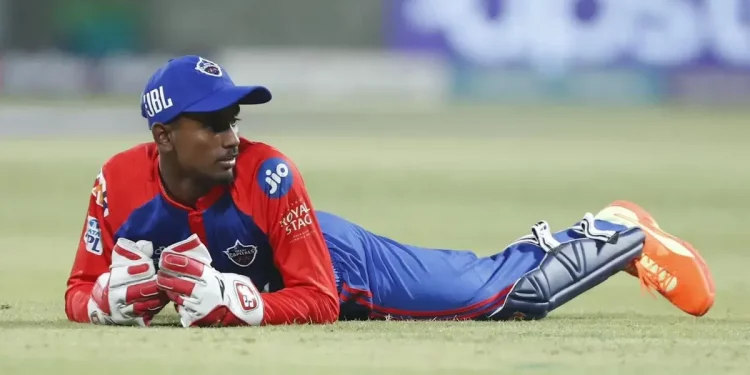 IPL 2025: Following an incorrect DRS call, KL Rahul took Abishek Porel's spot as wicketkeeper. 1 IPL 2025: Following an incorrect DRS call, KL Rahul took Abishek Porel's spot as wicketkeeper.