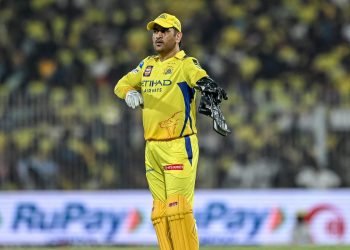 Michael Clarke and Piyush Chawla analyze CSK's shortcomings and provide solutions, saying, "They should throw it all on the line." 4 Michael Clarke and Piyush Chawla analyze CSK's shortcomings and provide solutions, saying, "They should throw it all on the line."