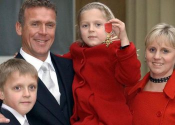 Lynn, Alec Stewart's wife, dies after a protracted fight with cancer.