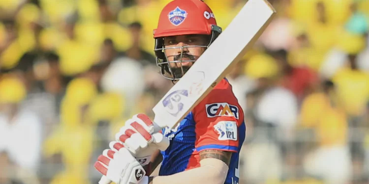 [WATCH] IPL 2025: KL Rahul slogs Mohammed Siraj for a huge maximum during the match between GT and DC