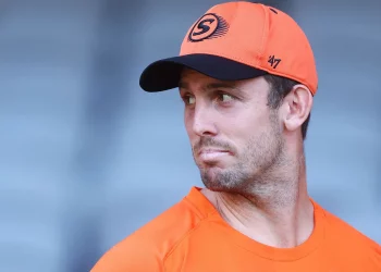 Mitchell Marsh rejoins the Perth Scorchers in the BBL on a three-year term.