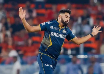 After Mohammed Siraj's game-winning performance against SRH, Navjot Sidhu praises him, saying, "I salute your commitment." 6 After Mohammed Siraj's game-winning performance against SRH, Navjot Sidhu praises him, saying, "I salute your commitment."