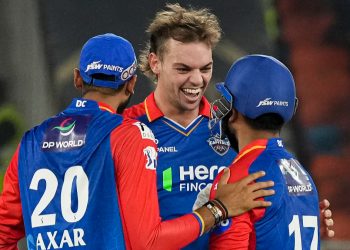 [In Pictures] IPL2025: During the GT vs. DC match in Ahmedabad, players battle in the intense heat