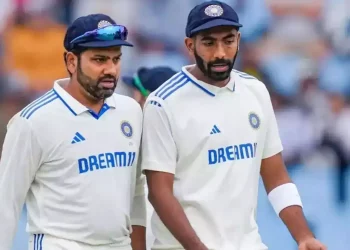Ravi Shastri advises India to control Jasprit Bumrah's workload during the England Tests: "Be very, very careful." 6 Ravi Shastri advises India to control Jasprit Bumrah's workload during the England Tests: "Be very, very careful."