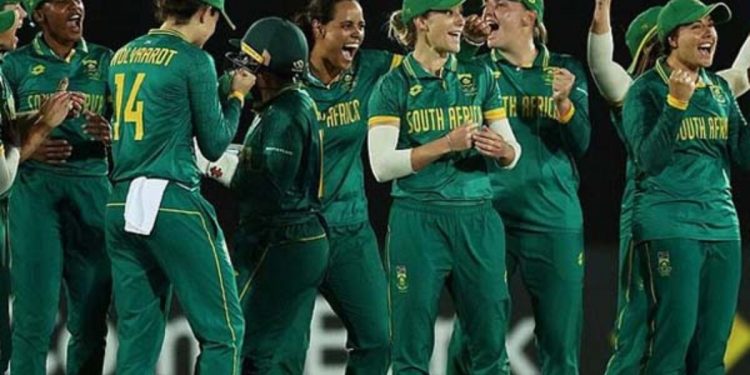 South Africa's women's tri-series squad is announced; Marizanne Kapp is rested.