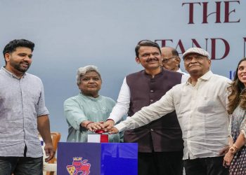 Maharashtra Chief Minister Devendra Fadnavis pledges to construct a cricket stadium in Mumbai with a capacity of one lakh.