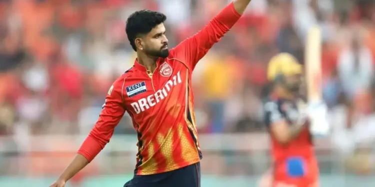Matthew Hayden believes Punjab Kings will win Qualifier 1 because "Shreyas Iyer's team is unquestionably the best team so far." 1 Matthew Hayden believes Punjab Kings will win Qualifier 1 because "Shreyas Iyer's team is unquestionably the best team so far."