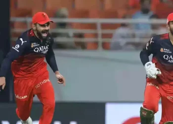 [WATCH] IPL 2025: In Qualifier 1, Virat Kohli demonstrates true leadership as the RCB bowlers fire against PBKS.