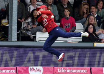 WATCH: Against the West Indies Women, Danni Wyatt-Hodge's incredible diving saves a possible boundary 2 WATCH: Against the West Indies Women, Danni Wyatt-Hodge's incredible diving saves a possible boundary