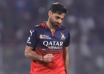 Regarding Yash Dayal and Hazlewood's contributions to RCB in the 2025 IPL, Bhuvneshwar Kumar said, "These qualities help complement each other." 4 Regarding Yash Dayal and Hazlewood's contributions to RCB in the 2025 IPL, Bhuvneshwar Kumar said, "These qualities help complement each other."