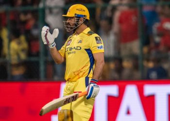 IPL 2025: After initially failing the gauge, MS Dhoni removes it from the umpire's hand to test bat