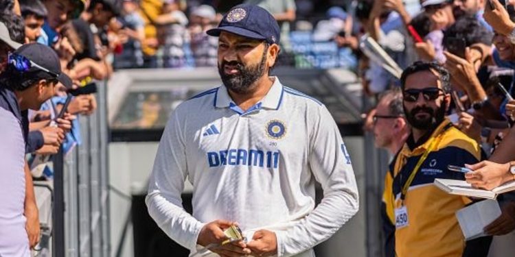 Sunil Gavaskar lavishes Rohit Sharma with praise, saying, "Only Viv Richards played the pull shot as well."