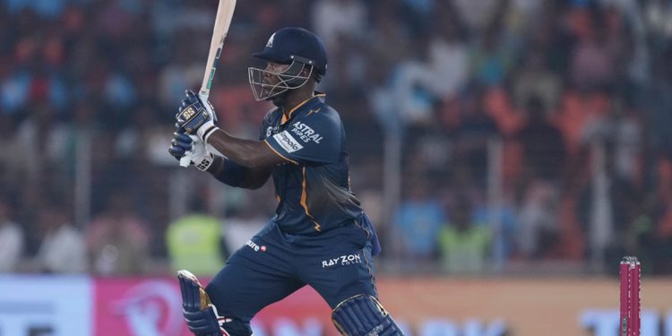 "You will need Sherfane Rutherford more come the playoffs," says Aakash Chopra, pointing to a possible switch in GT's batting order against LSG.