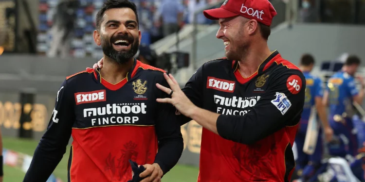 He bats rather slowly, isn't he? AB de Villiers attacks Virat Kohi's detractors, saying, "Eat that." 1 He bats rather slowly, isn't he? AB de Villiers attacks Virat Kohi's detractors, saying, "Eat that."