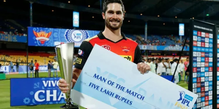 Ben Cutting claims that supporters want the IPL to return, saying, "I receive 150 messages every day to come against RCB." 1 Ben Cutting claims that supporters want the IPL to return, saying, "I receive 150 messages every day to come against RCB."
