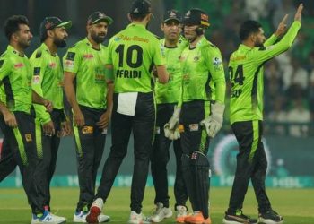 Rauf and Raza give Qalandars a significant victory by ending United's winning streak.